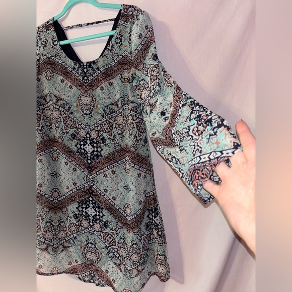 Speechless Women's Tunic in Black and Green Pattern - Picture 6 of 9